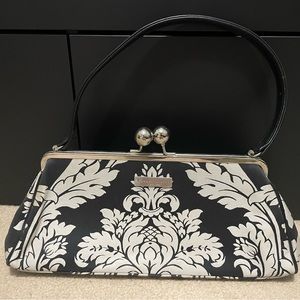 Make a statement with this 🇨🇦 handbag.